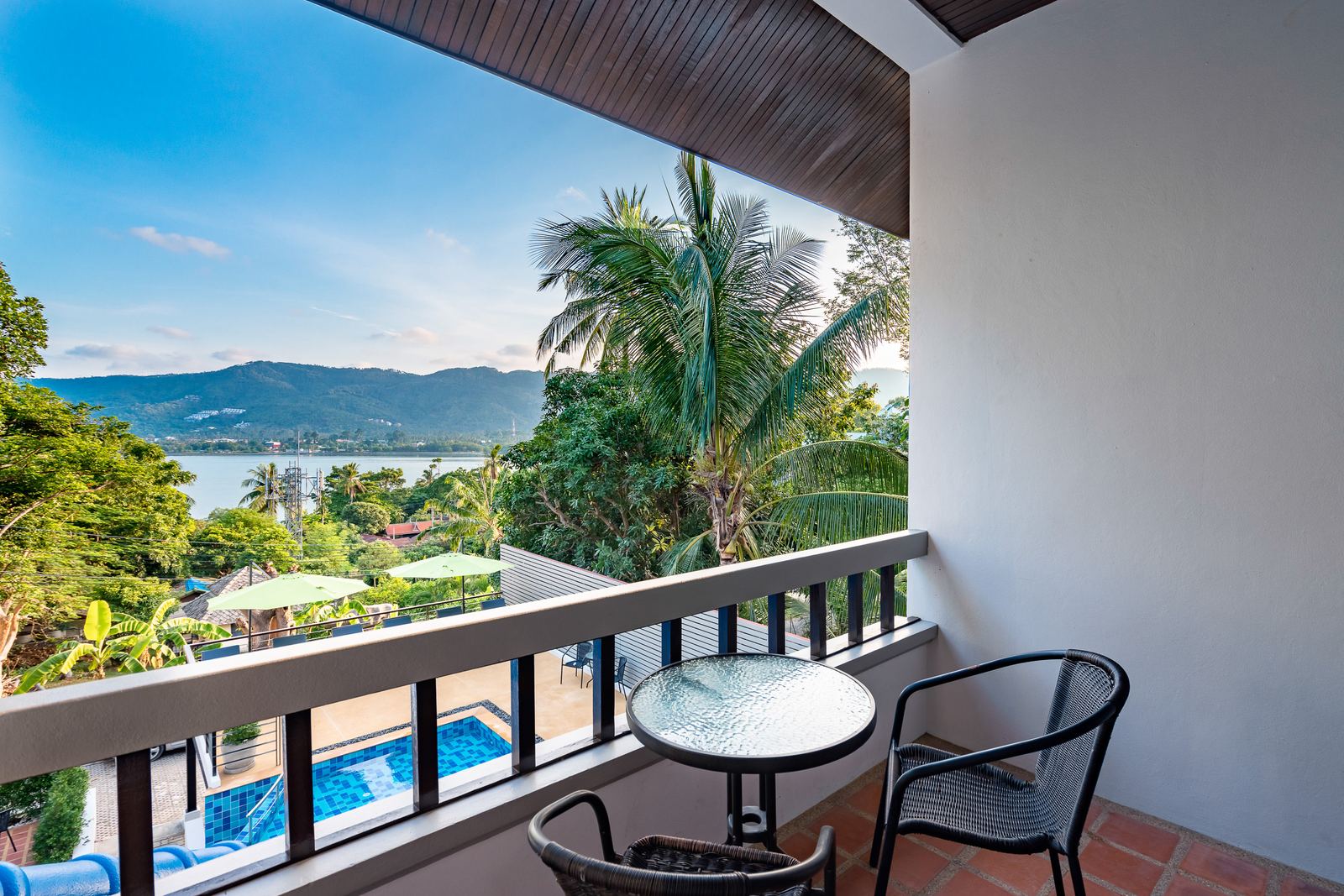 A4 - 2BR Apt with Lakeview